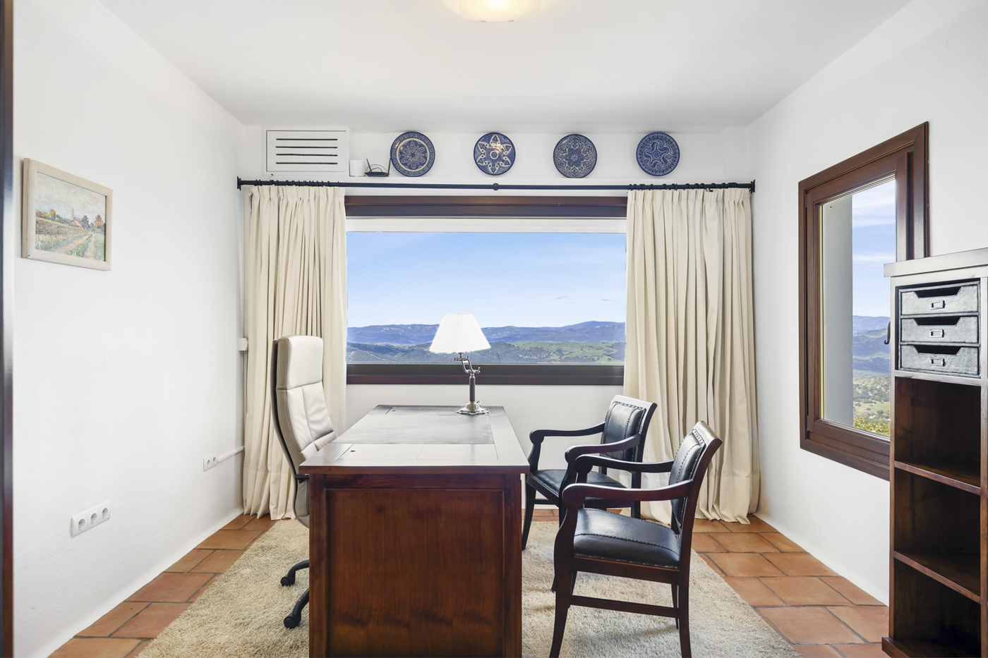 Espacio para trabajo en planta primera con vistas formidables